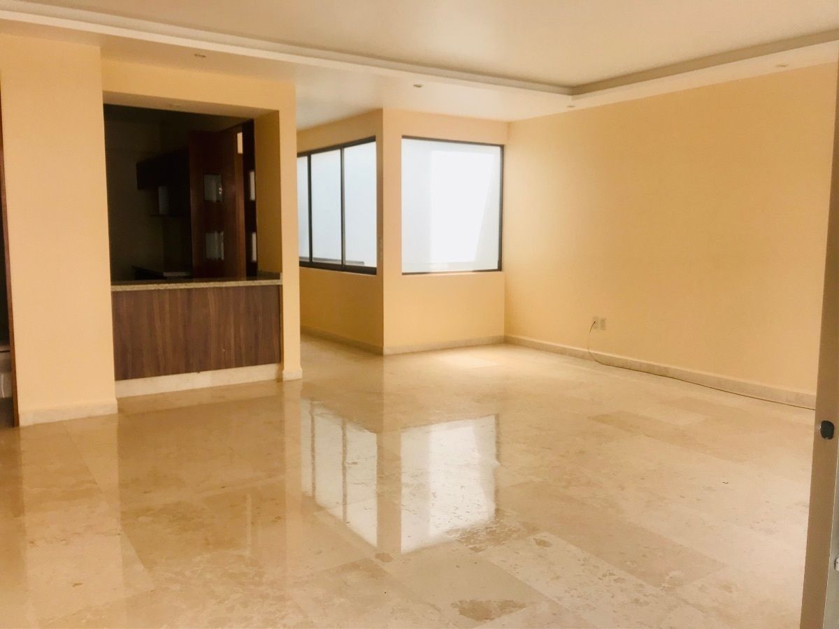 3 de 22: Estancia para sala comedor con balcón exterior