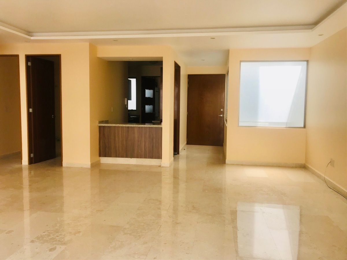 2 de 22: Estancia para sala comedor con balcón exterior