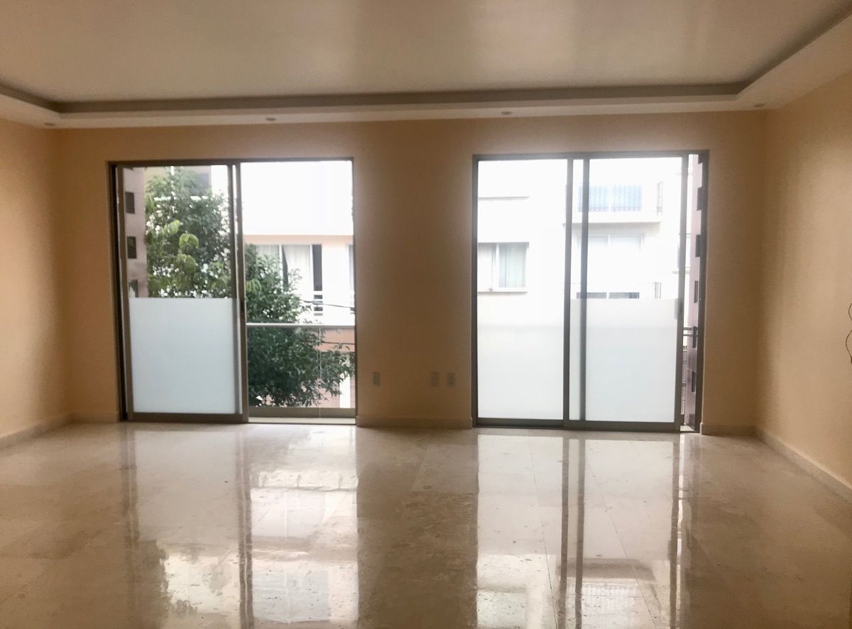 4 de 22: Estancia para sala comedor con balcón exterior