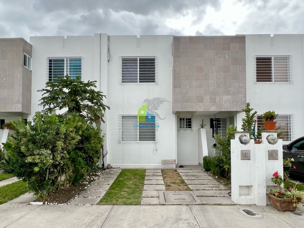 CASA A PRECIO DE OPORTUNIDAD CON RECÁMARA EN PB EN VENTA VIÑEDOS QUERETARO  | EasyBroker