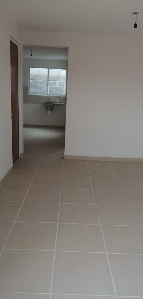 3 de 8: Medio baño, cocina, sala-comedor