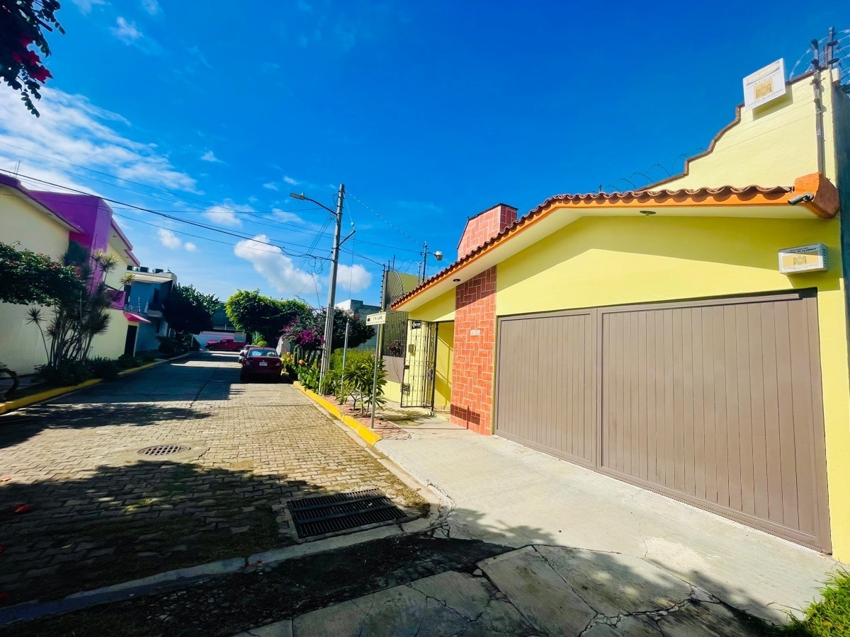 2 de 47: Fachada / front view of your lovely house 