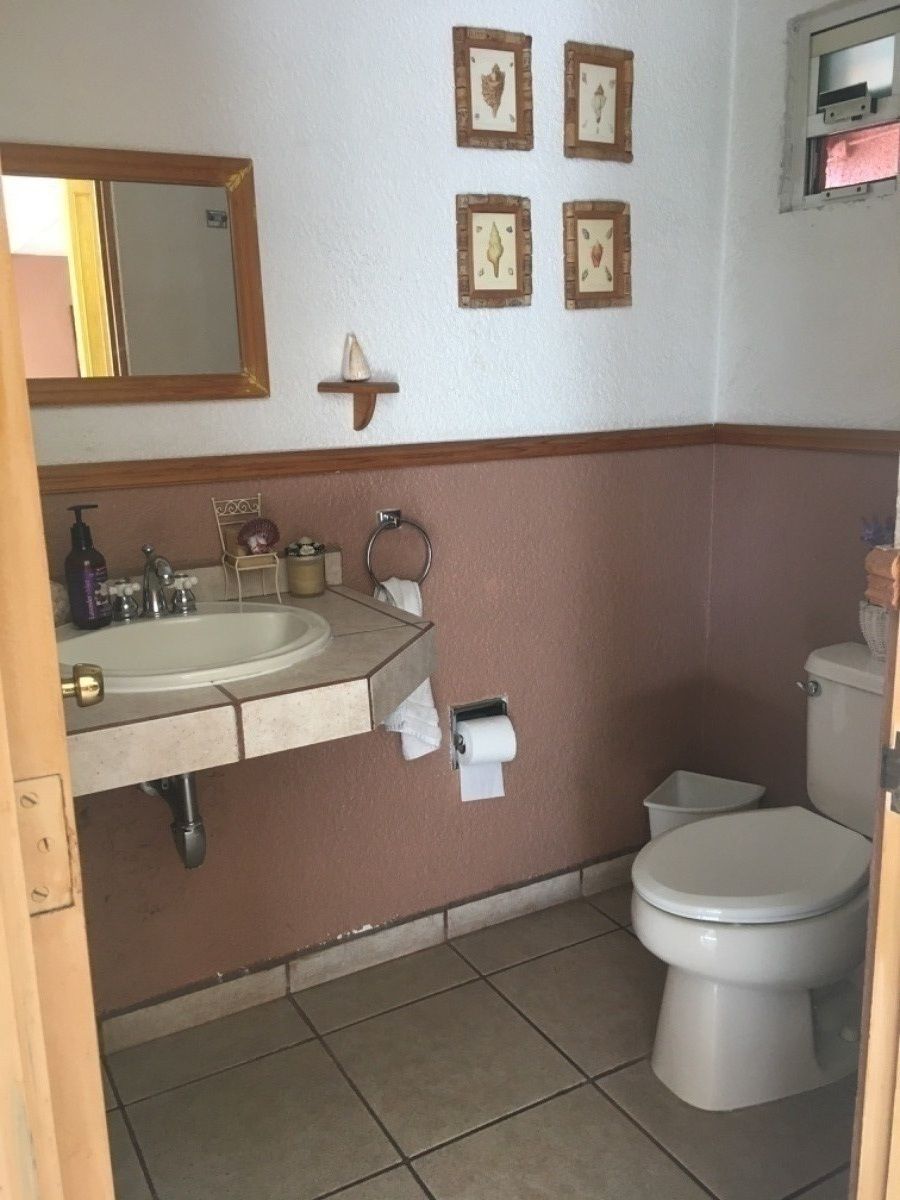 18 de 20: Baño de visitas 