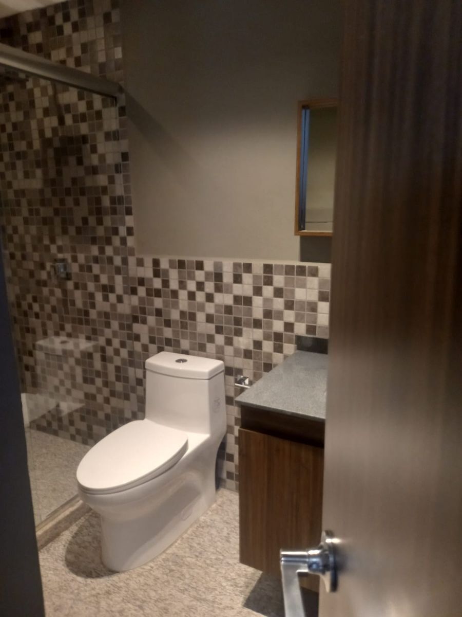 5 de 19: Baño Completo