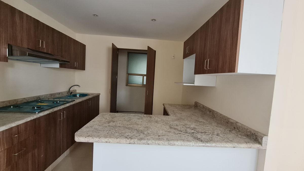 11 de 51: Cocina integral con cuarto de lavado