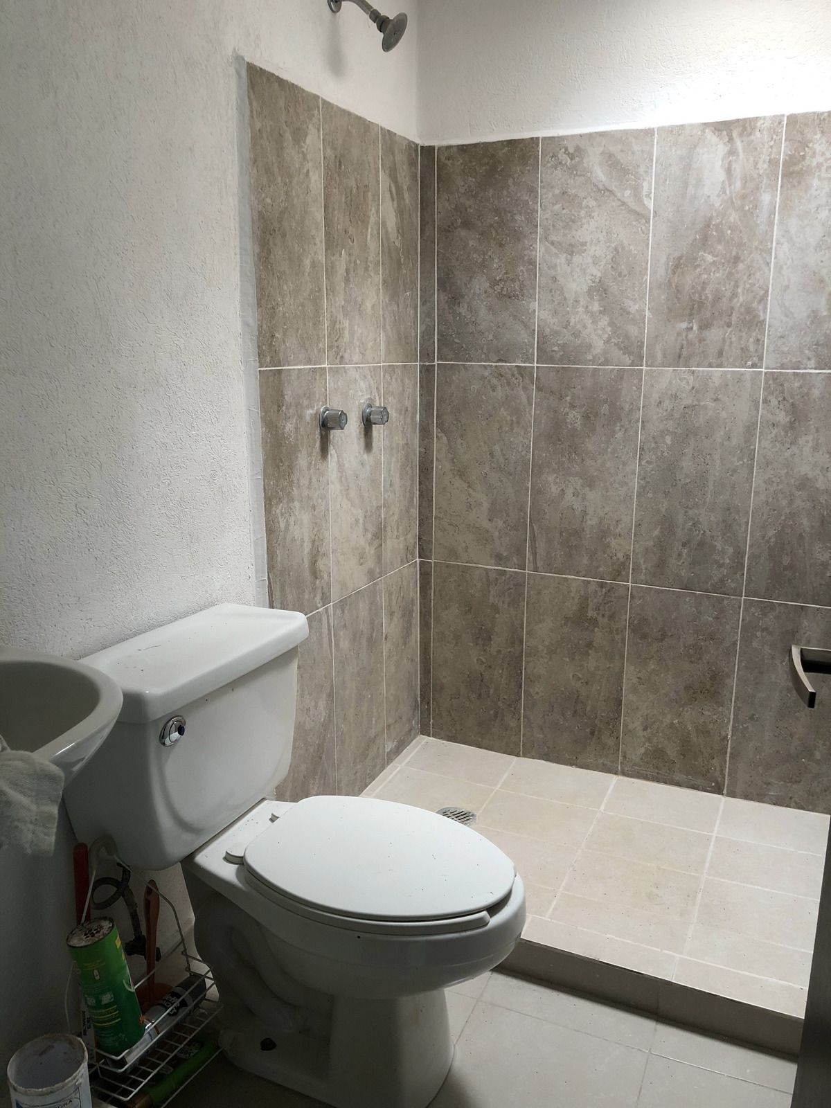 6 de 21: Baño de habitación secundaria