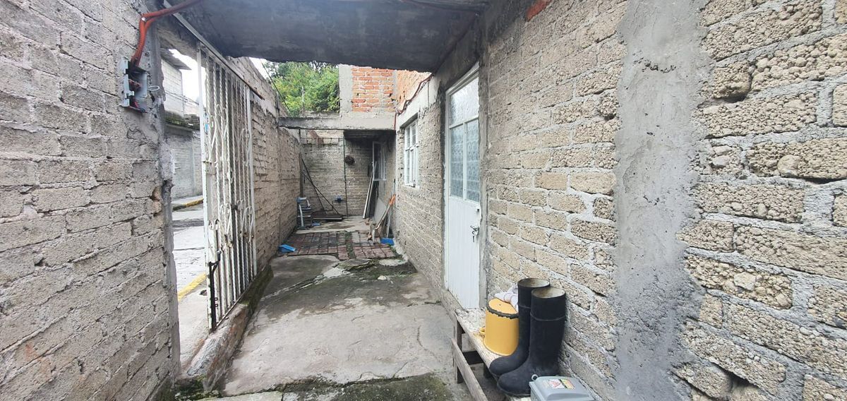 5 de 12: PASILLO ENTRADA