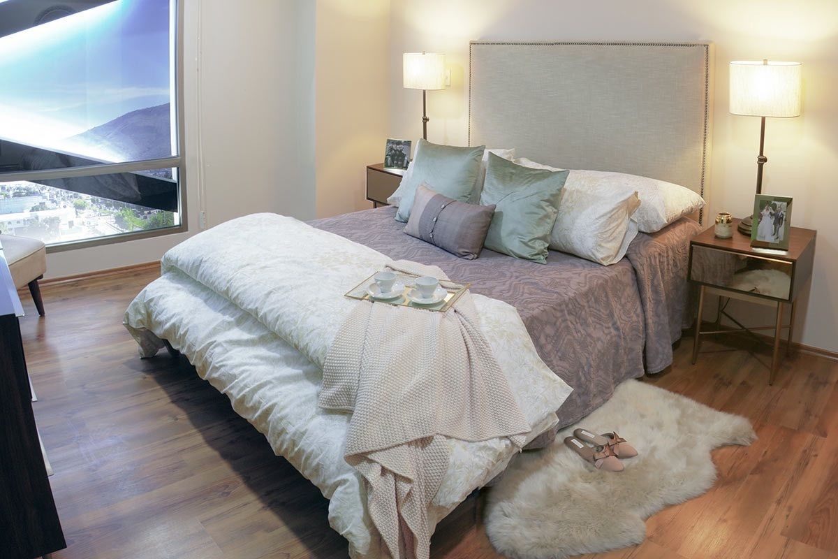 5 of 33: Recámara principal con vestidor y baño