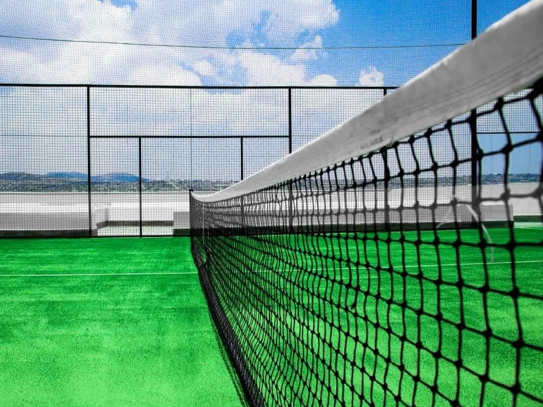 16 of 33: Cancha de pádel