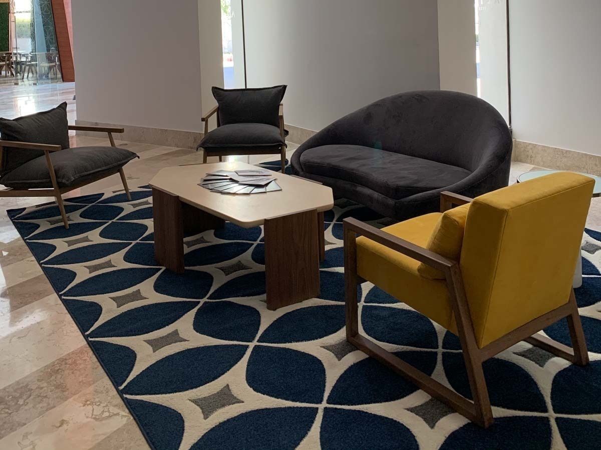 29 of 33: Sala de espera del club