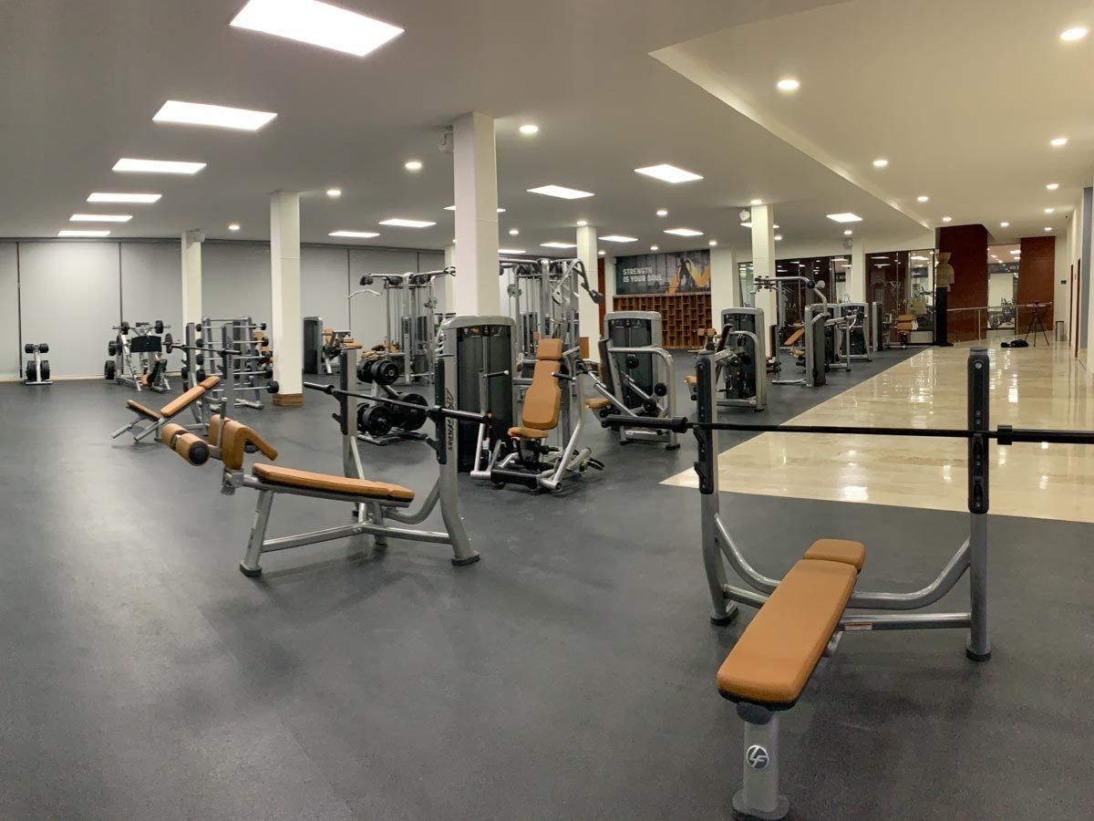 17 of 33: Gimnasio