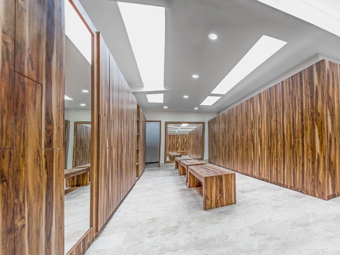 21 of 33: Vestidores