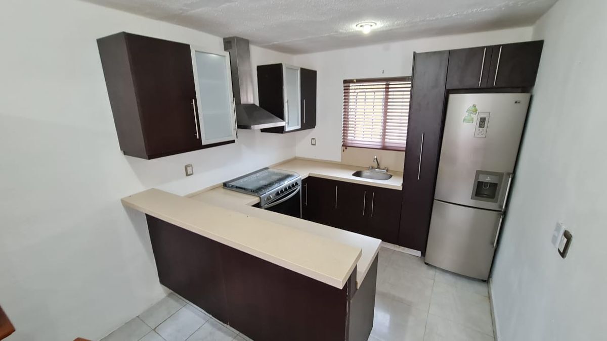 2 of 13: Cocina integral equipada