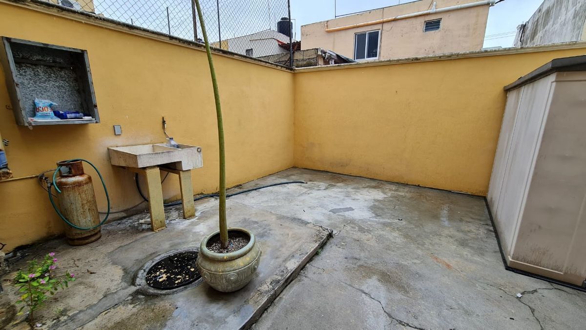 13 of 13: Patio trasero