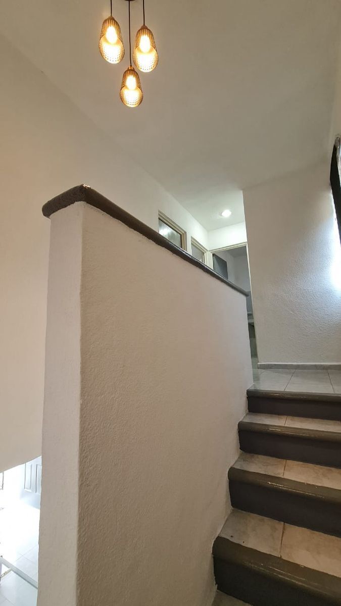 8 of 13: Escaleras