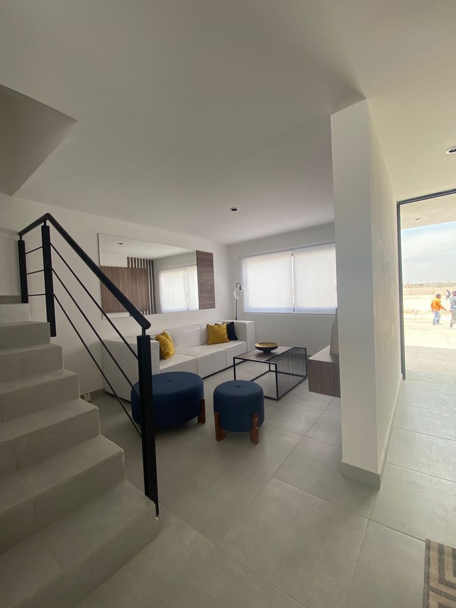 4 de 14: Sala de TV o habitación en planta baja 