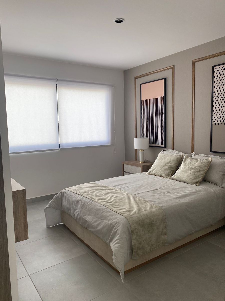 5 de 14: Sala de TV o habitación en planta baja 