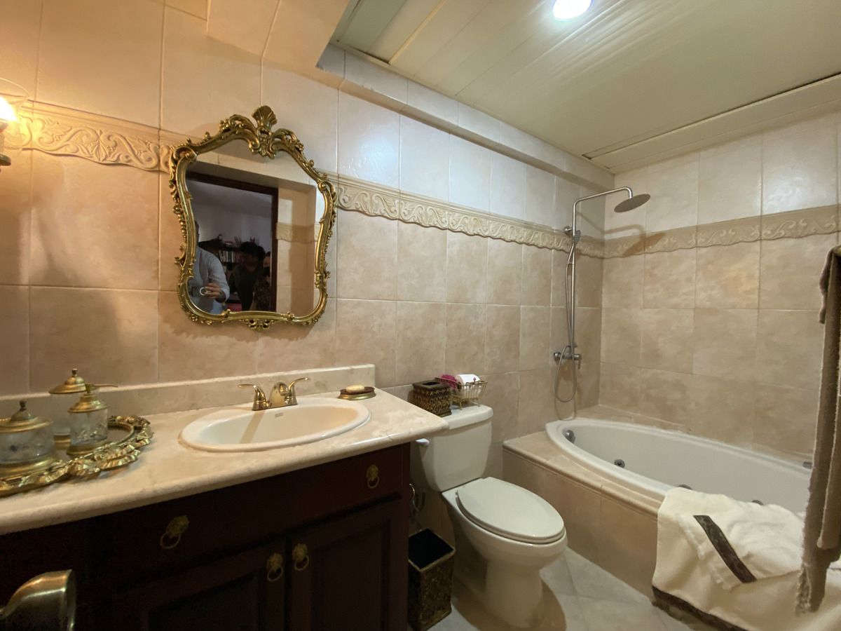 10 de 18: Baño Principal