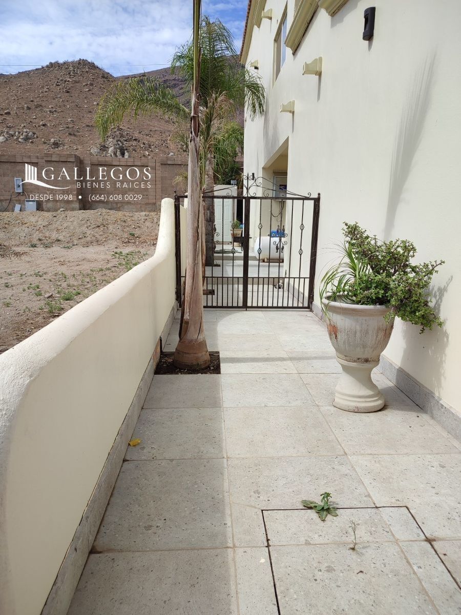 15 de 20: PASILLO DE ACCESO