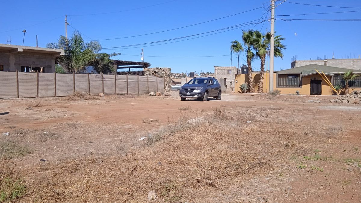 Terreno con vista hacia la calle