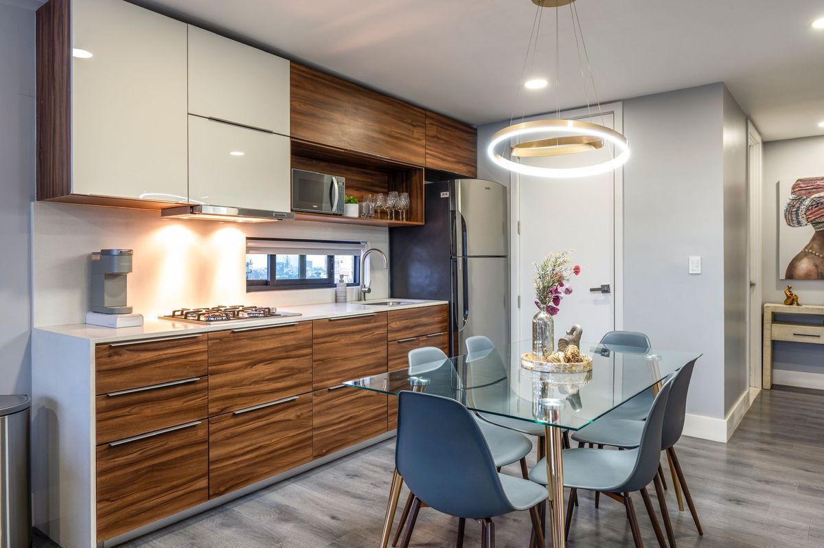 3 de 14: Cocina totalmente equipada con electrodomésticos y vajilla