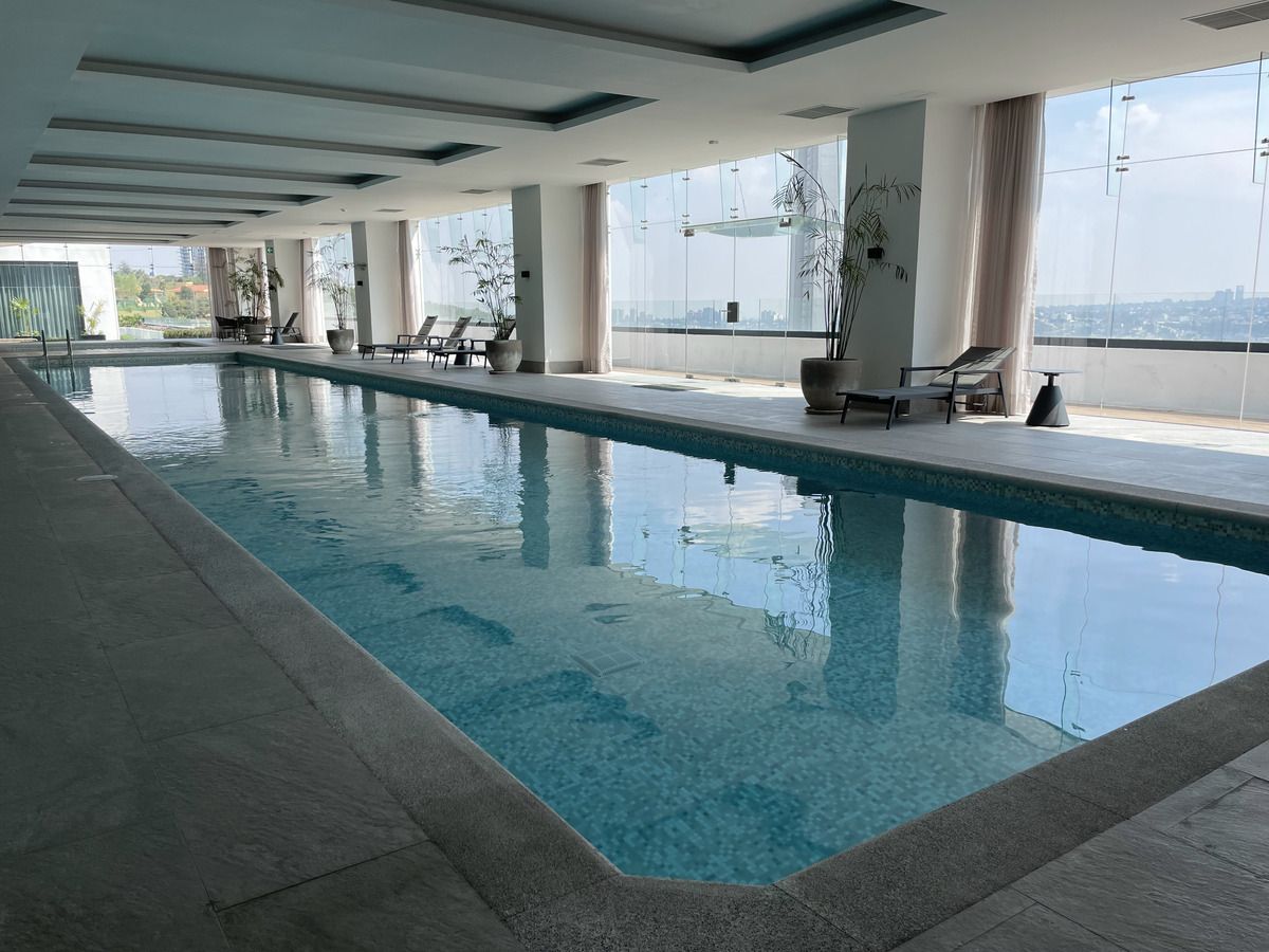 25 de 38: Alberca techada