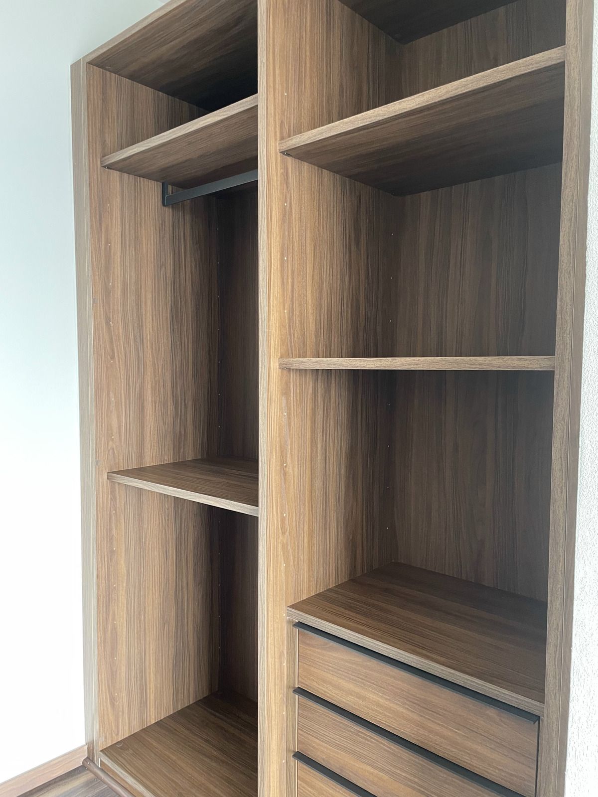 6 of 36: Walking-closet