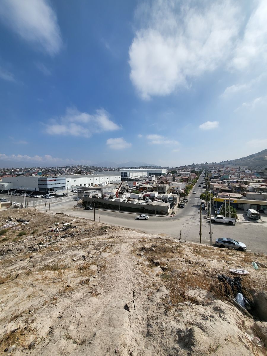 TERRENO COMERCIAL EN GUAYCURA - foto 2