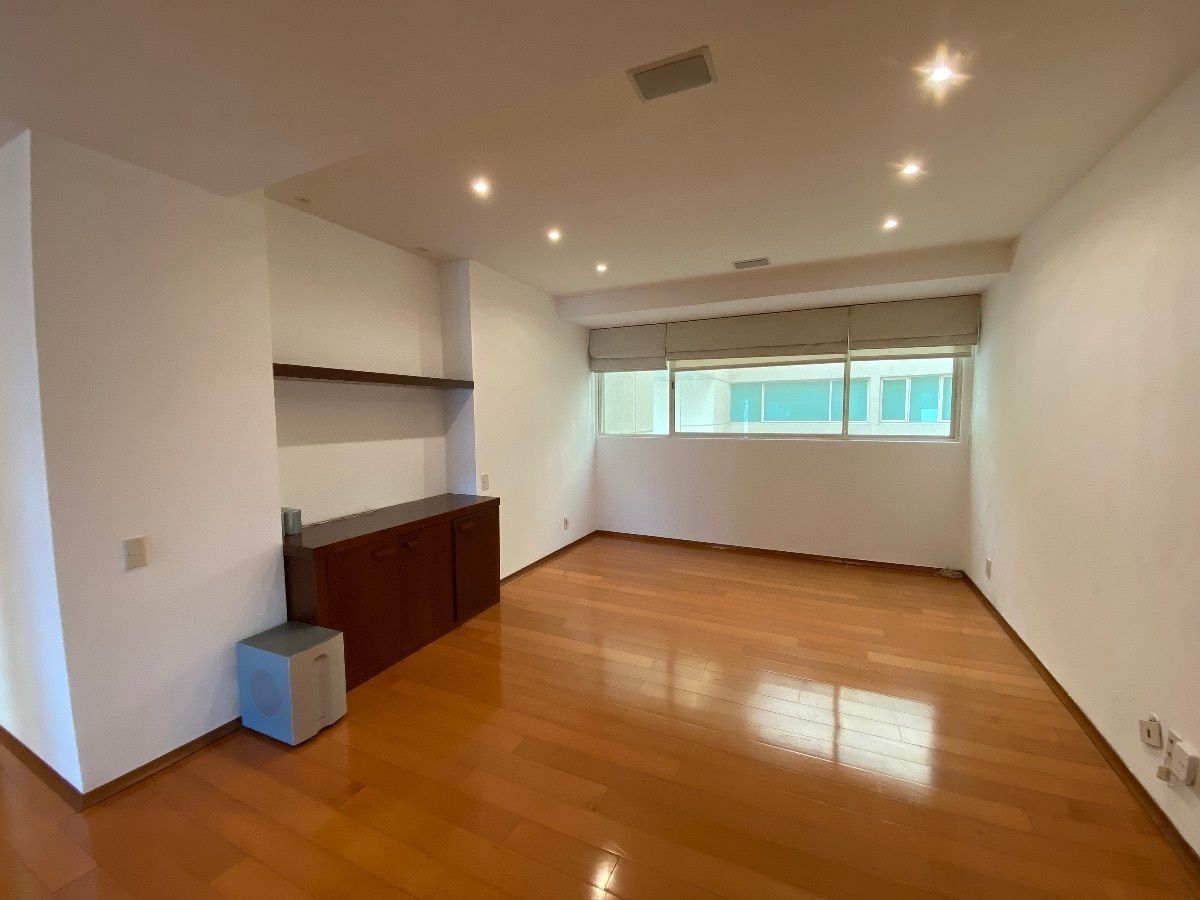 13 de 34: Family room