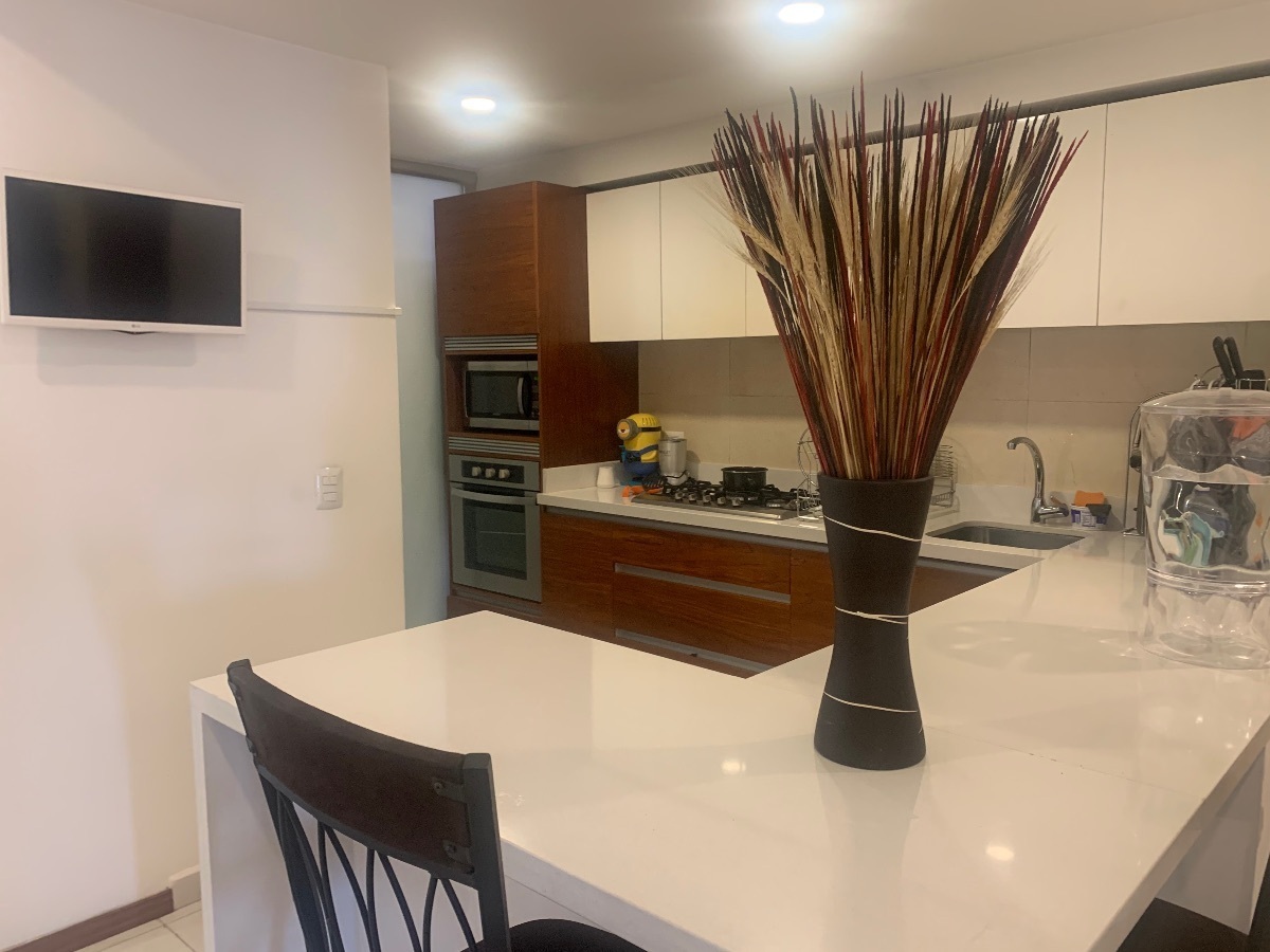 9 de 49: Cocina con desayunador