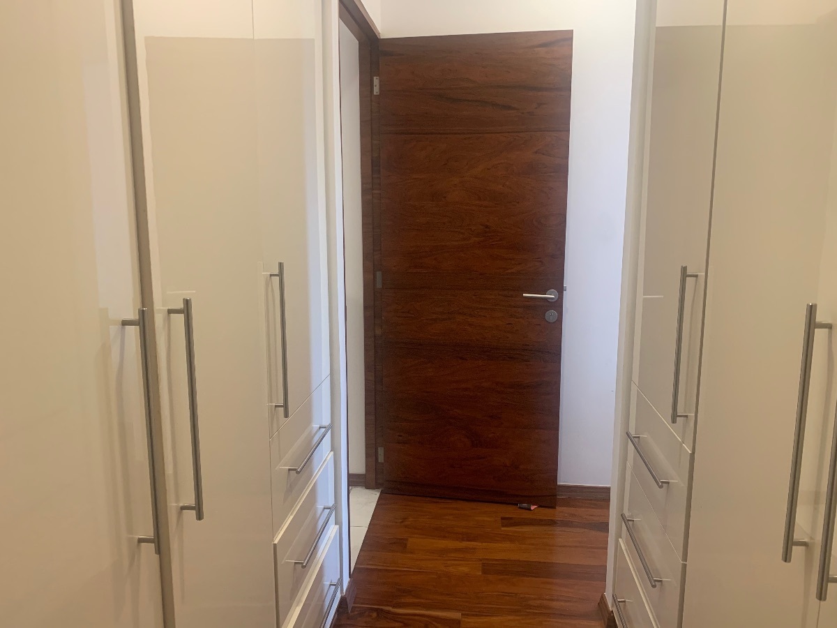 13 de 49: Vestidor