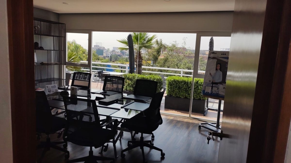 CASA EN VENTA CON USO DE SUELO COMERCIAL Y OFICINAS - foto 2