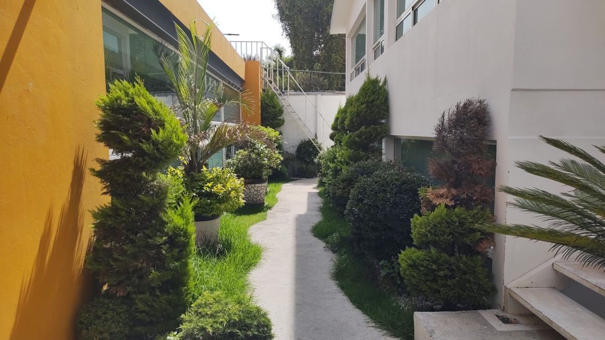 CASA EN VENTA CON USO DE SUELO COMERCIAL Y OFICINAS - foto 1