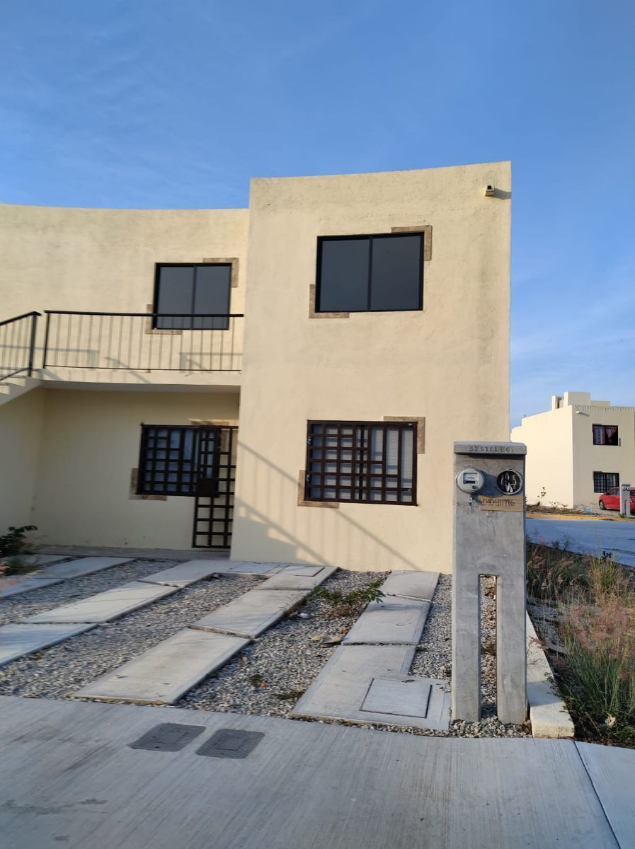 2 of 19: FACHADA DE LA CASA CUADRUPLEX PLANTA ALTA