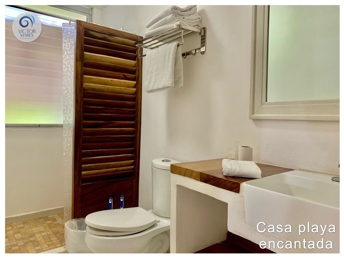 30 de 49: Baño completo de la tercer recamara 