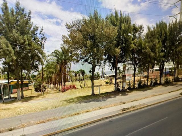 terreno rectangular con 36 metros de frente