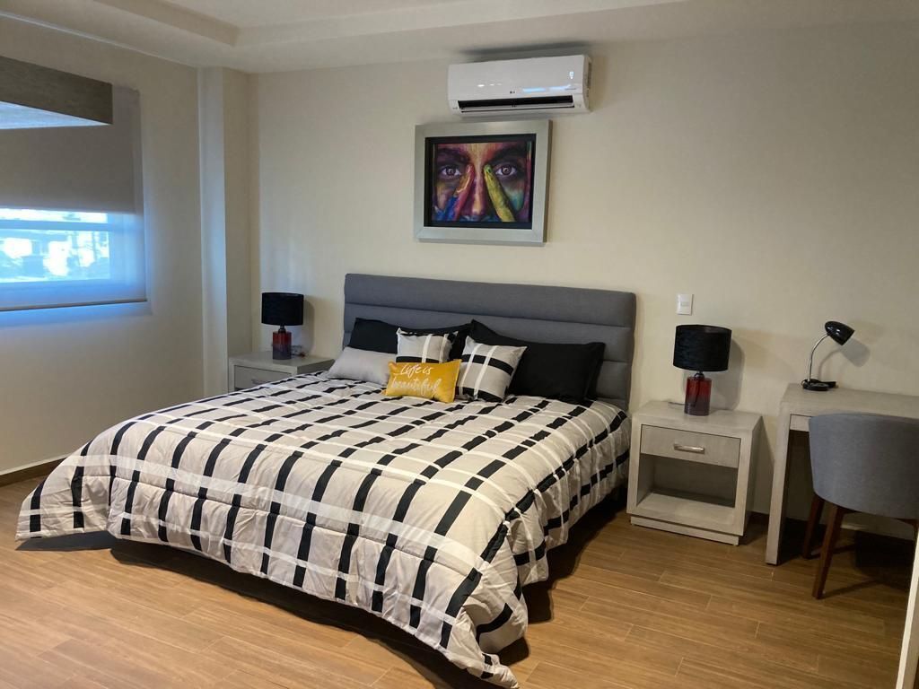 2 de 4: RECAMARA CON UNA CAMA KING