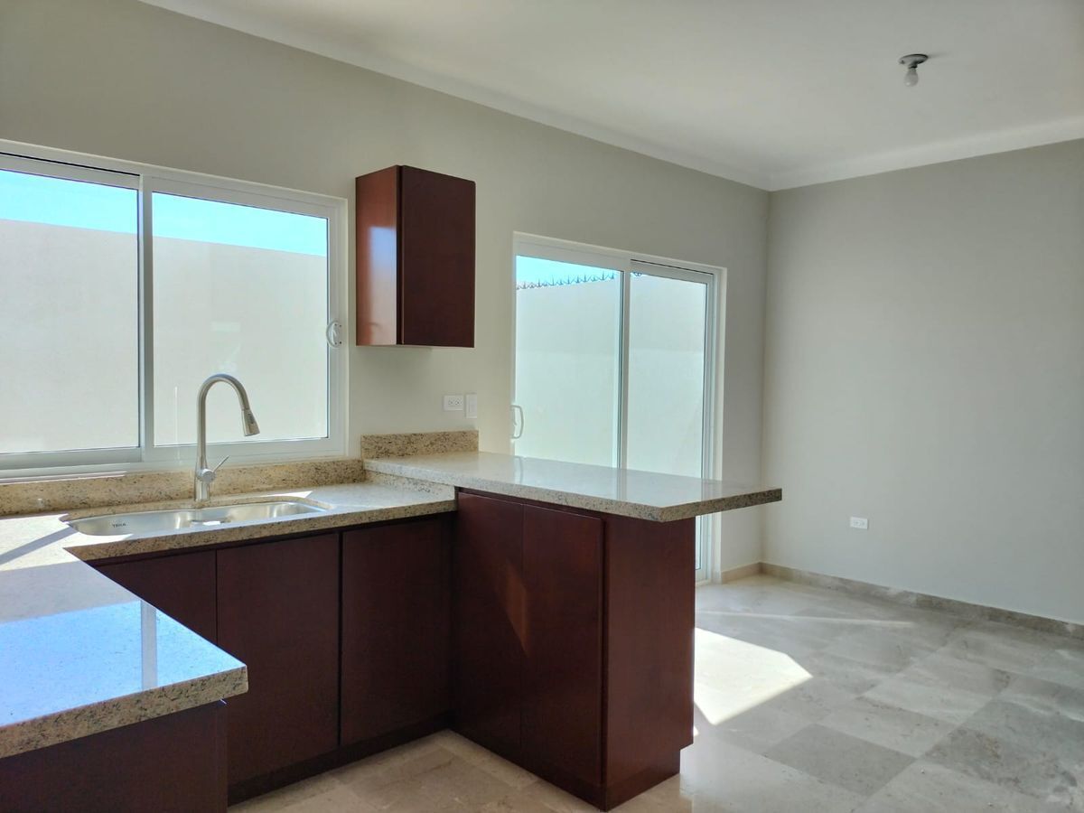 House in El Pescador, La Paz, photo 2 of 13