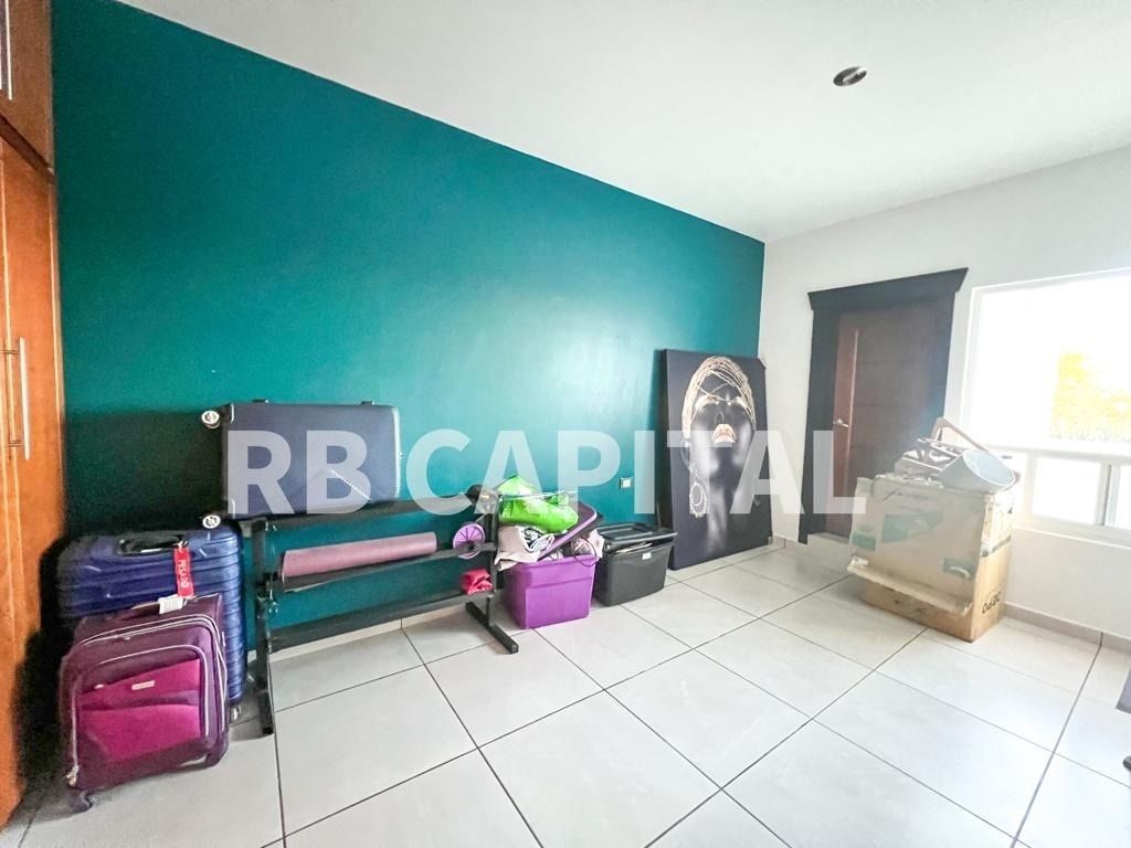 16 of 21: Habitación 