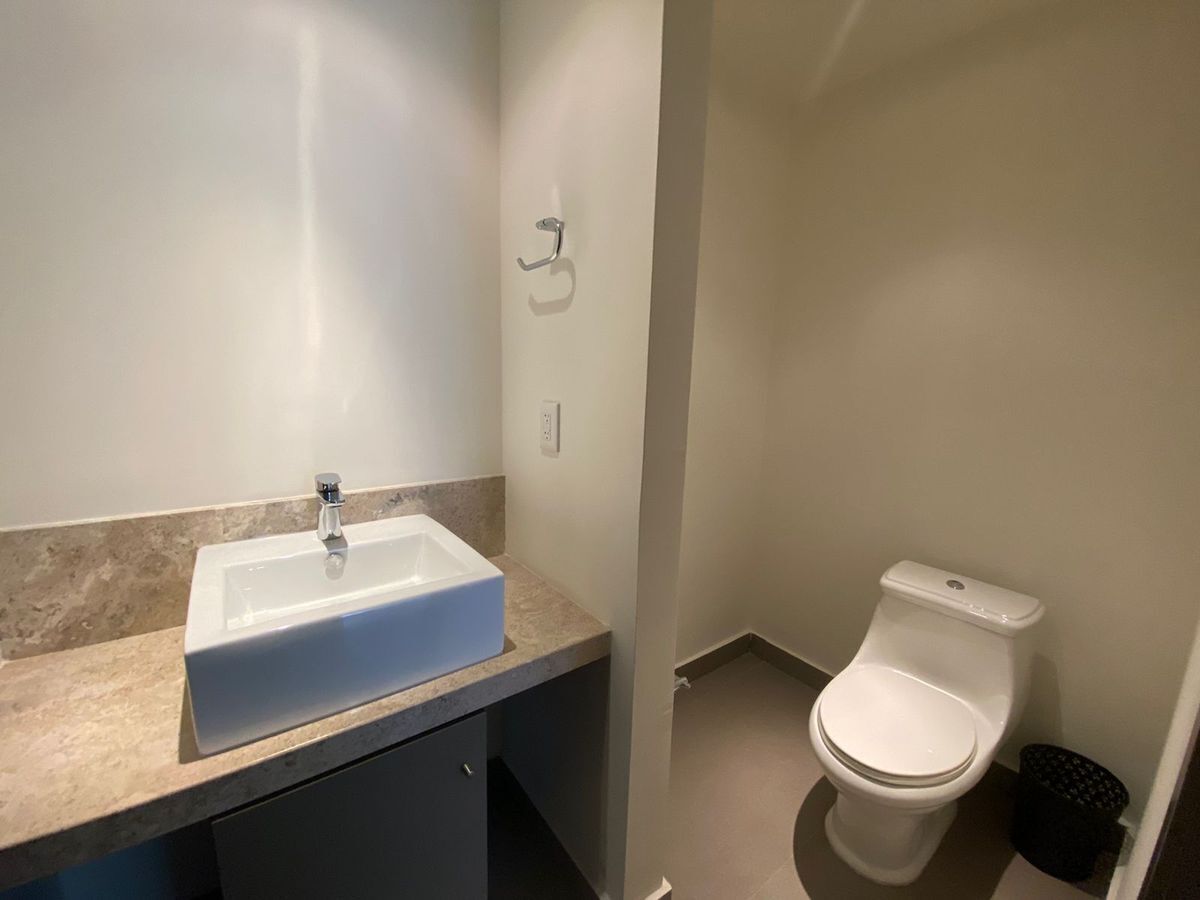 13 de 21: Baño completo