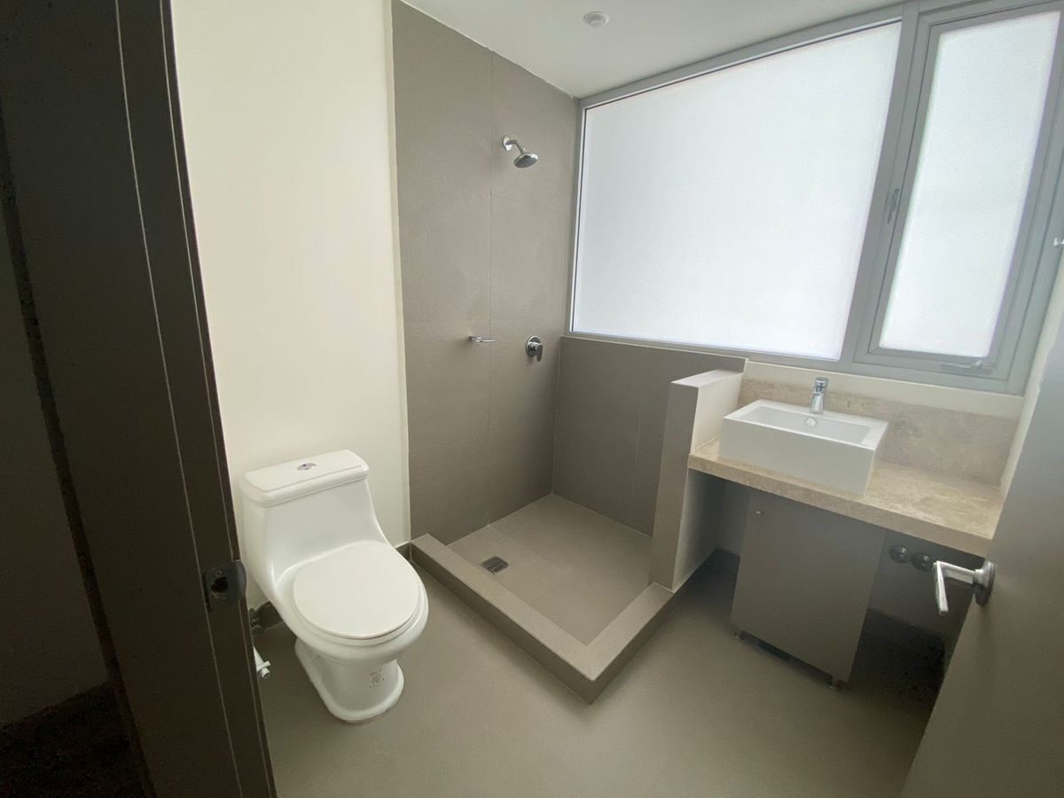 16 de 21: Baño completo