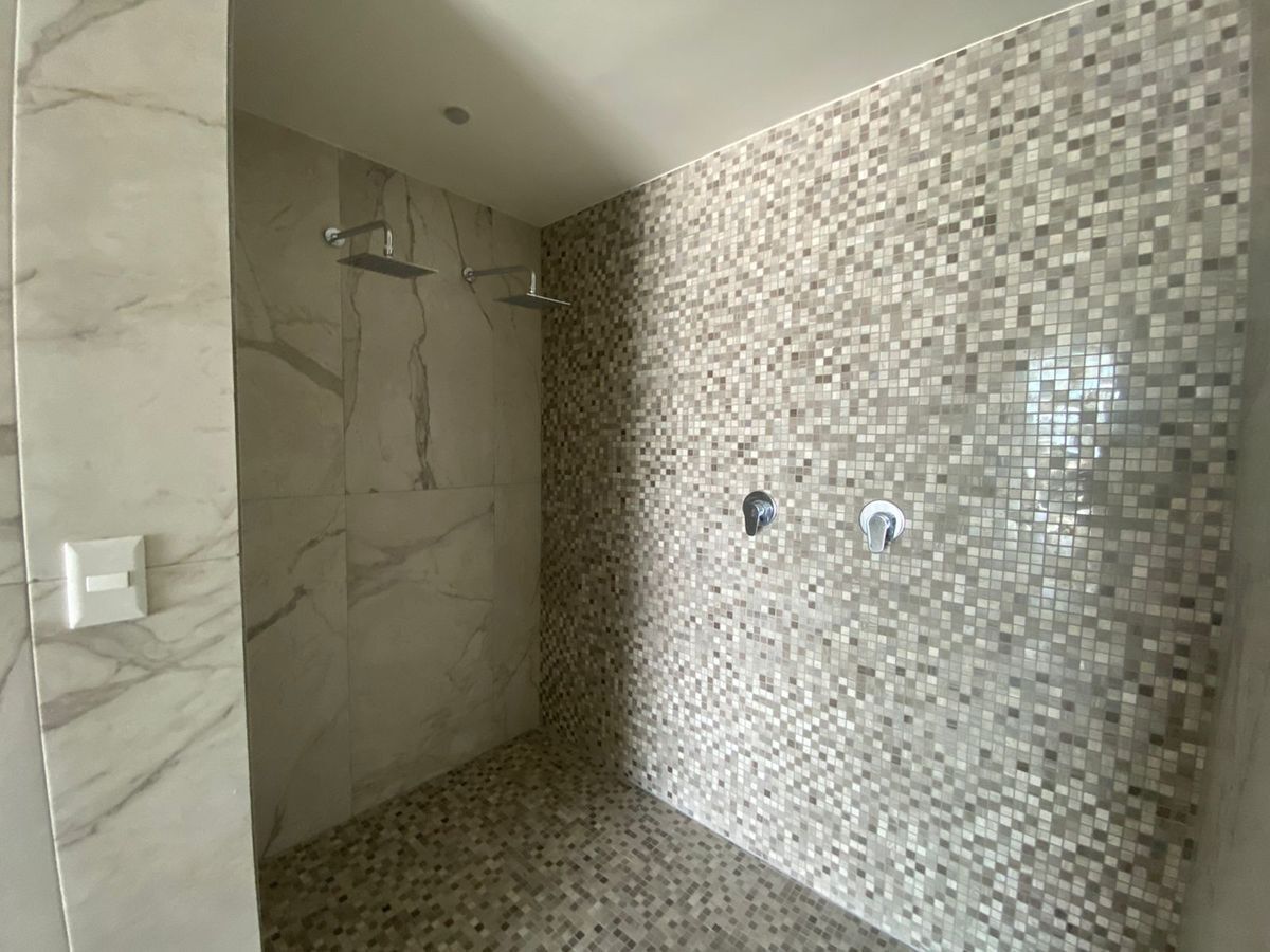 Baño con doble regadera