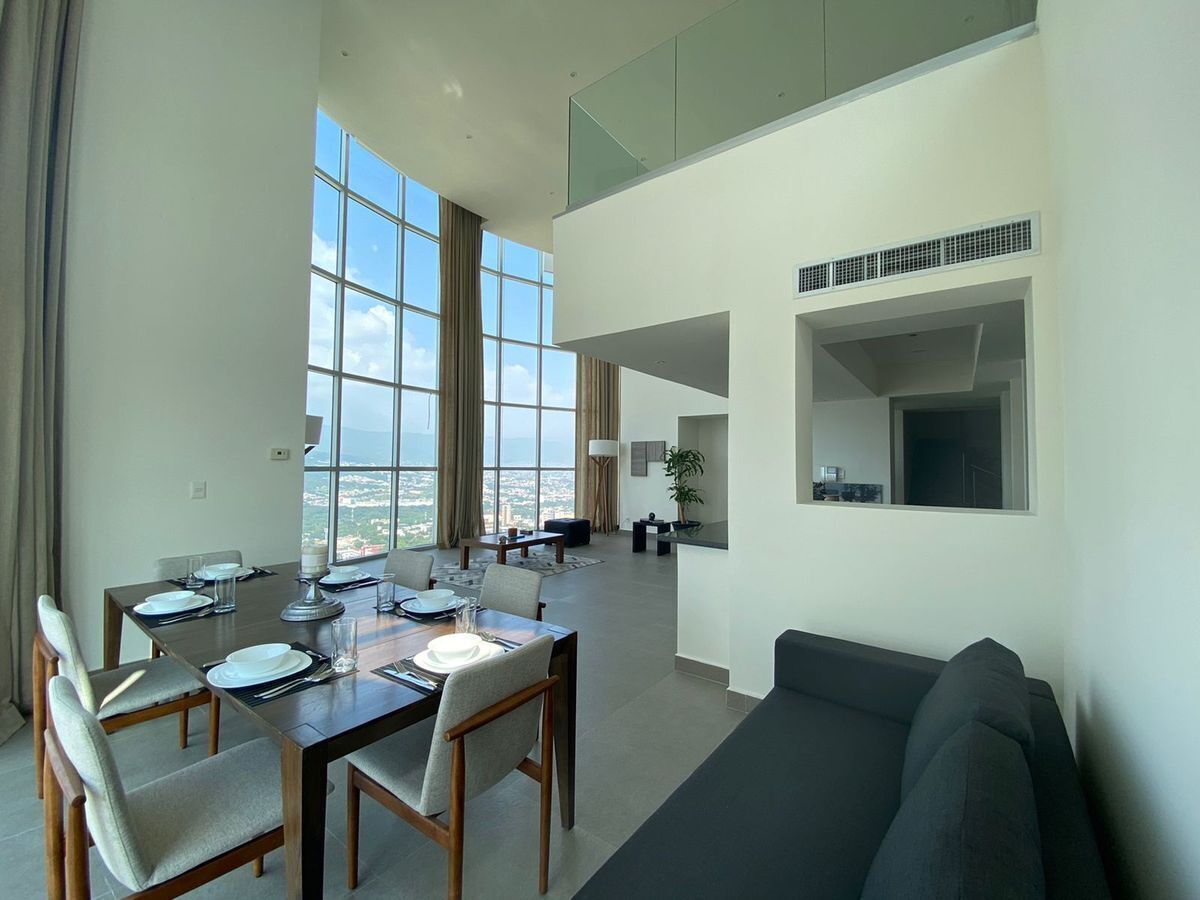 2 de 21: Comedor doble altura