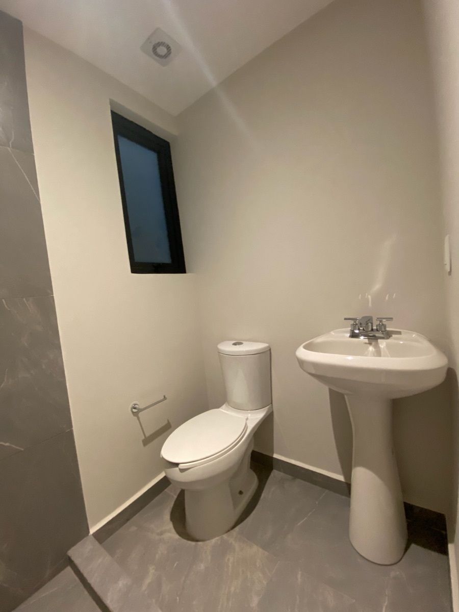 7 of 26: Baño estancia