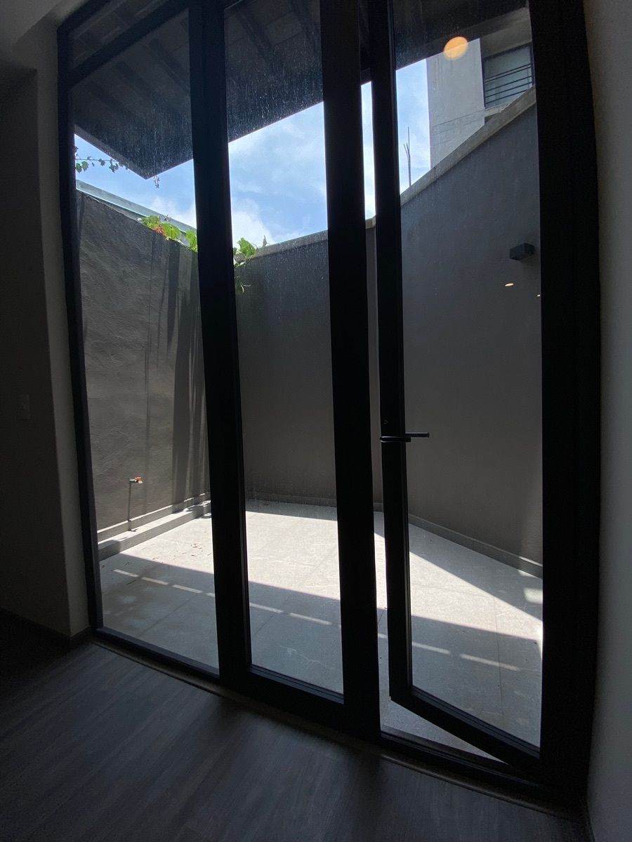 13 of 26: Patio hacia las recámaras 