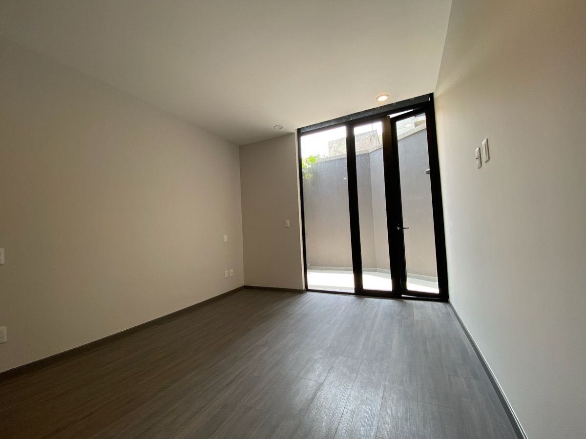 15 of 26: Recámara principal 