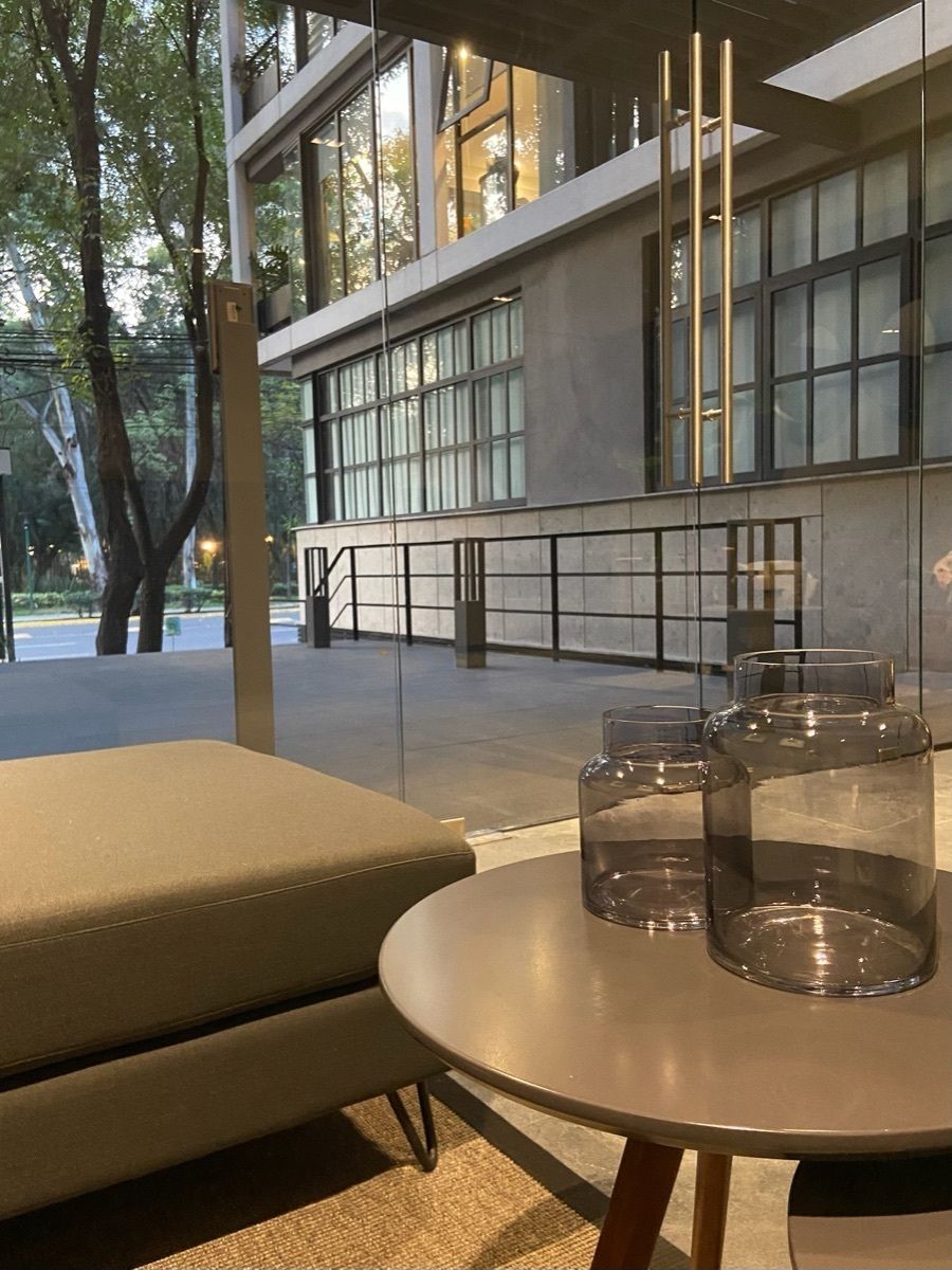 16 of 26: Vista desde el lobby 