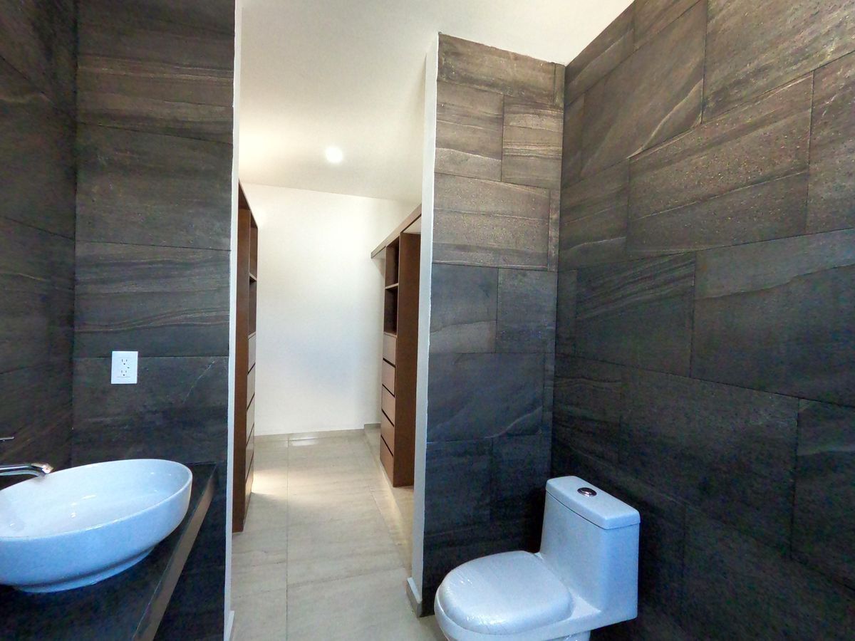 18 de 32: amplio baño de vivanta casa en venta en  conkal