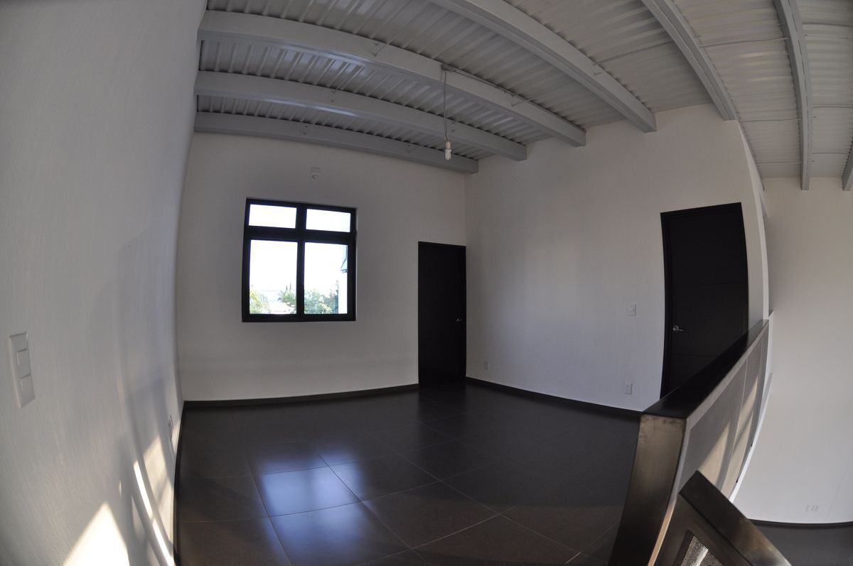 18 de 23: LOFT