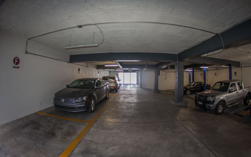 23 de 23: ESTACIONAMIENTO